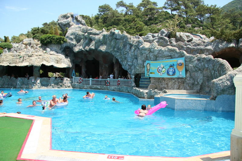 Grand Aquarium Apart İçmeler Kültér fotó