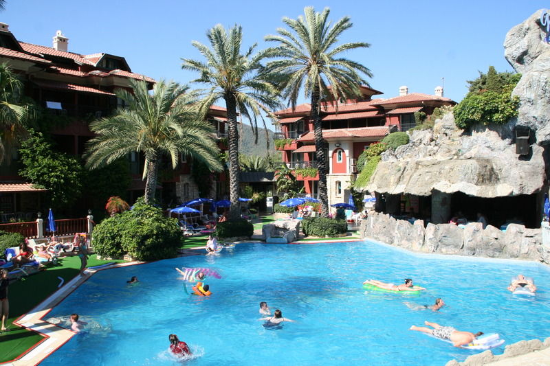 Grand Aquarium Apart İçmeler Kültér fotó