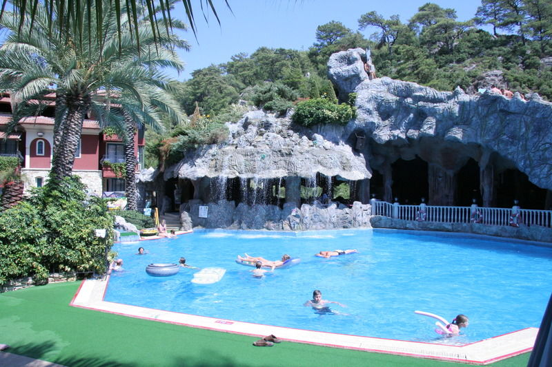 Grand Aquarium Apart İçmeler Kültér fotó
