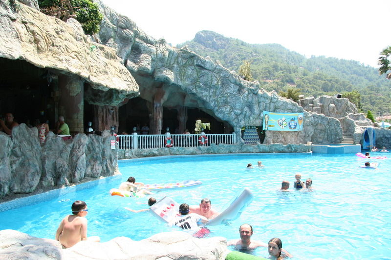 Grand Aquarium Apart İçmeler Kültér fotó