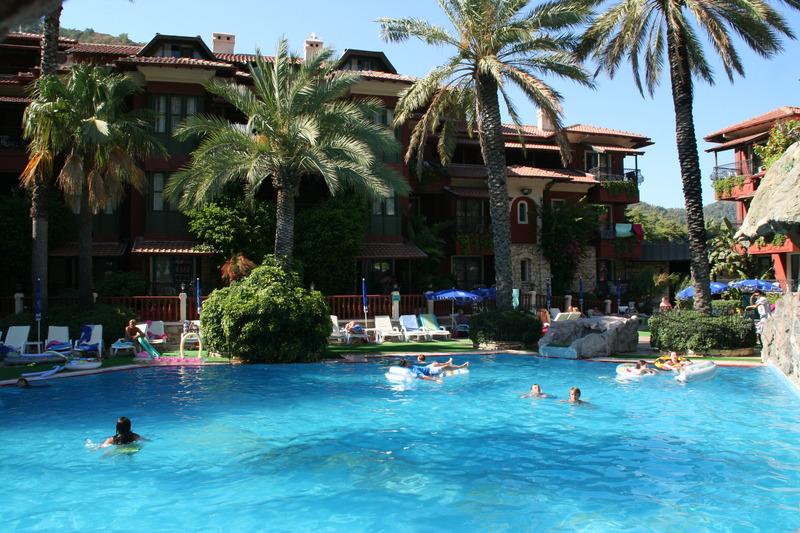 Grand Aquarium Apart İçmeler Kültér fotó
