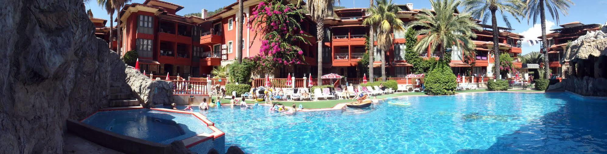Grand Aquarium Apart İçmeler Kültér fotó