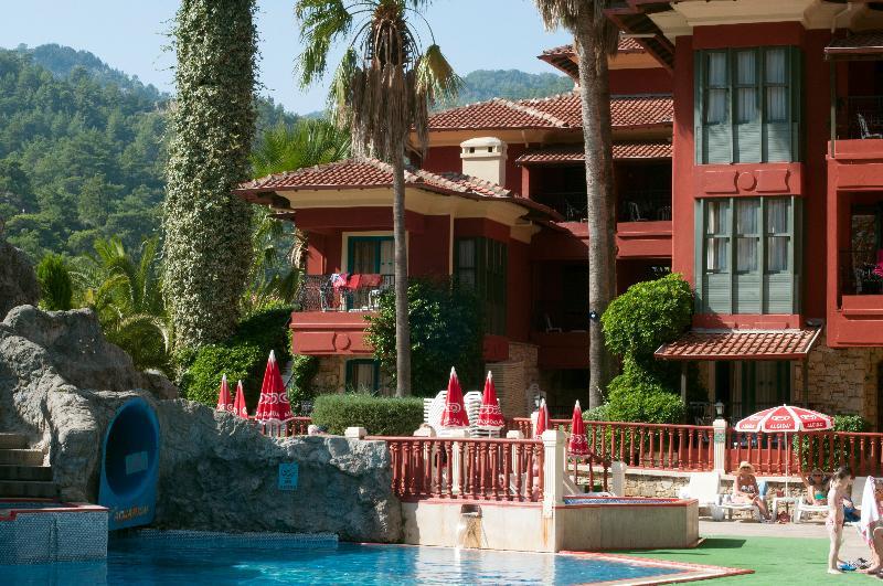 Grand Aquarium Apart İçmeler Kültér fotó