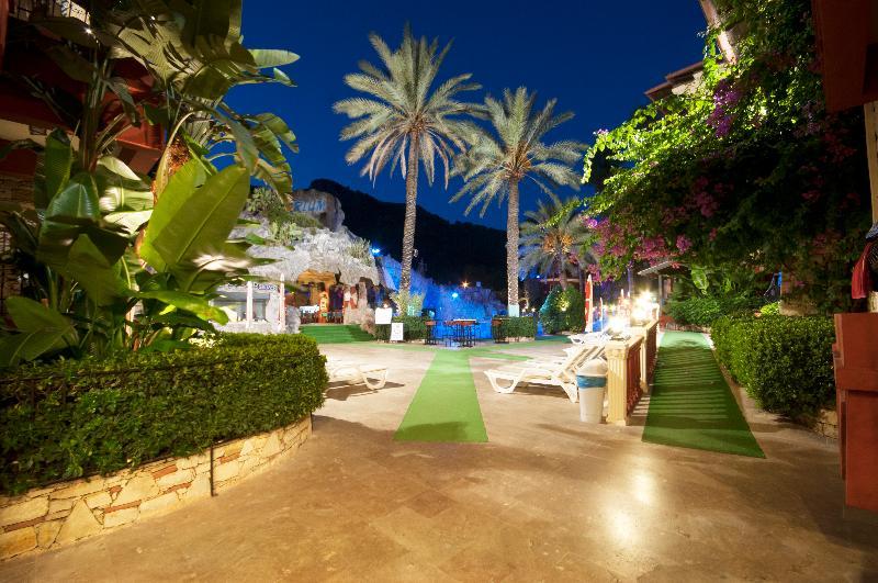 Grand Aquarium Apart İçmeler Kültér fotó